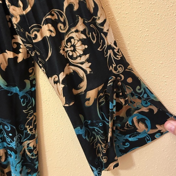 Chico’s Top With Quarter Length Sleeves - Size 1(M-8) Multi Design - Picture 9 of 14